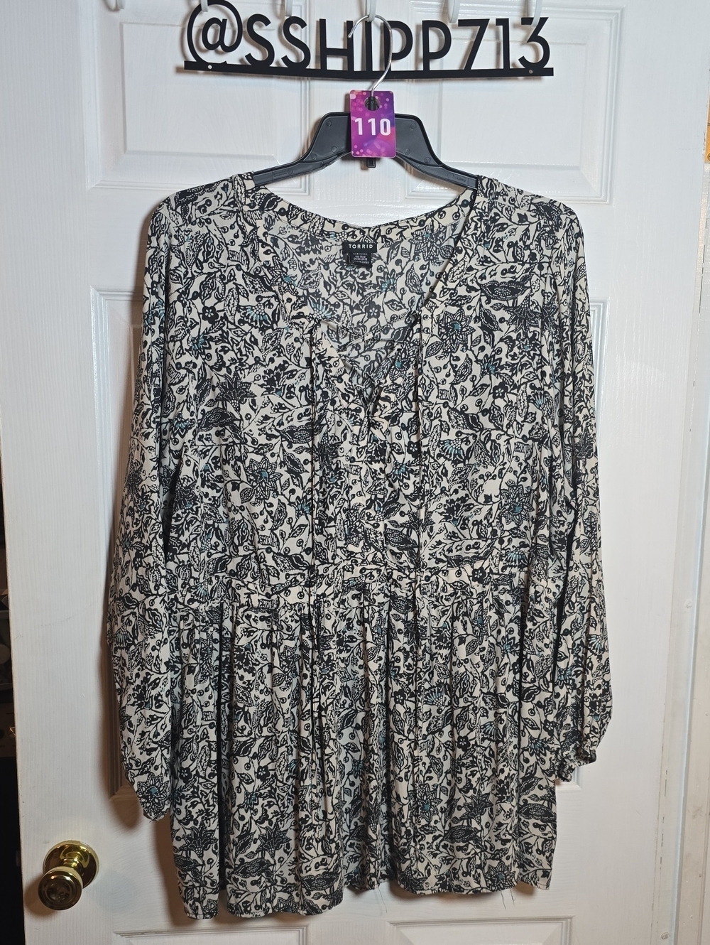 110 Torrid 4 4X Neutral Floral Peasant Tunic Top Black Cream
